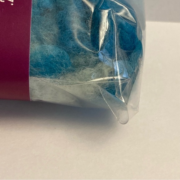 6 Dimensions FeltWorks 100% Wool Turquoise Curly Roving 0.25oz Needle Felting - Picture 13 of 15